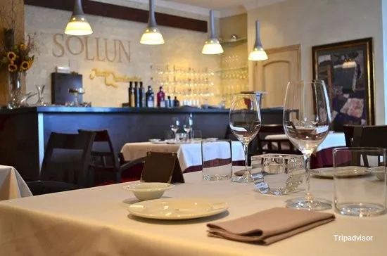 Mediterranean Sollun Restaurante - Pintada 23