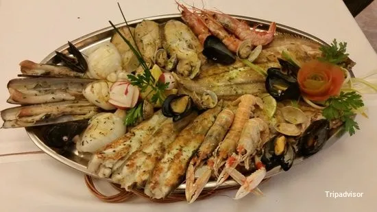 Mediterraneoa Restaurant – Pizzeria Via 7