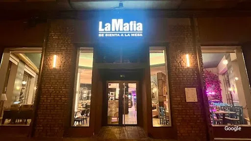 Italiana La Mafia Se Sienta a La Mesa - Ponferrada