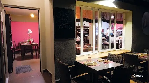 French Restaurant-Bar Aux 2 Papillons