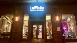 Italiana La Mafia Se Sienta a La Mesa - Ponferrada