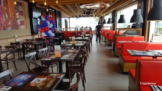 Americana Foster's Hollywood - Paseo del Mediterráneo