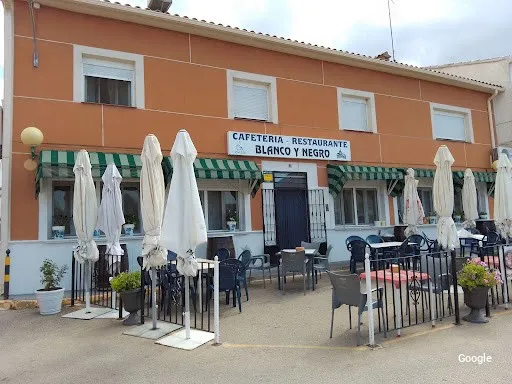 Vegetariana CAFETERÍA - RESTAURANTE 'BLANCO Y NEGRO'