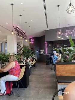 Burger joint La Tremenda | Anec Blau