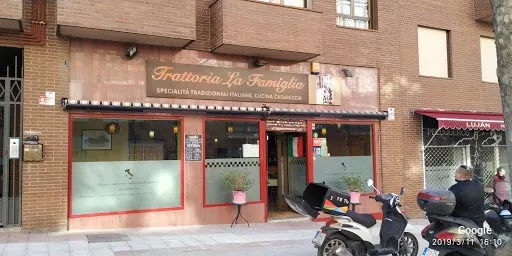 Italian Trattoria La Famiglia