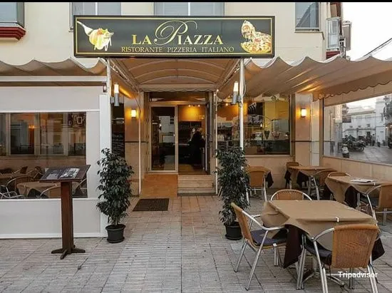 Italian La Piazza