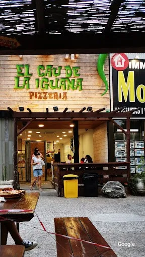 Pasta and Pizza Pizzeria El Cau de la Iguana