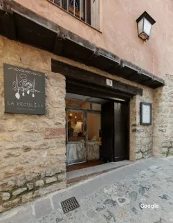 Mediterranean La Peculiar Pequeño Restaurante